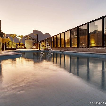 Radisson Rio De Janeiro Barra Hotel Eksteriør billede The rooftop pool at the hotel